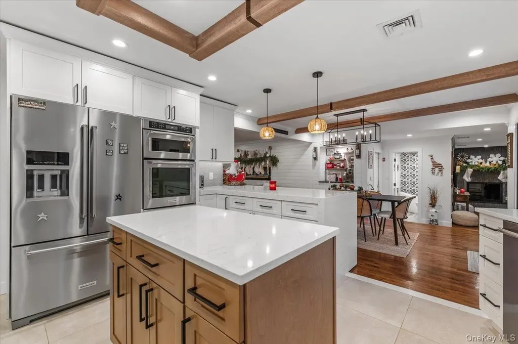320 Clearview Lane Massapequa NY 11758