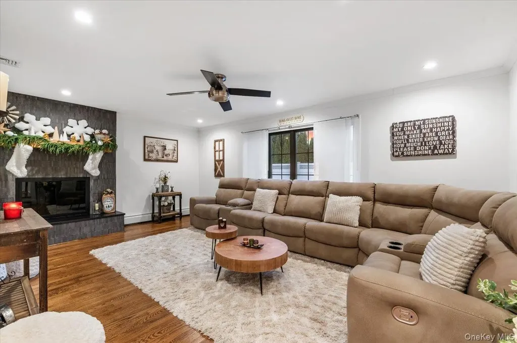 320 Clearview Lane Massapequa NY 11758