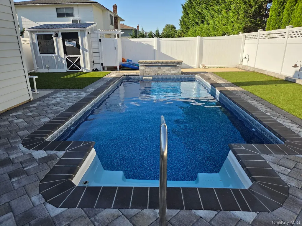 320 Clearview Lane Massapequa NY 11758