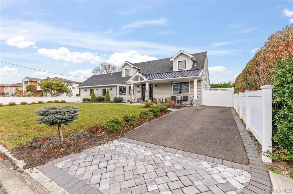 320 Clearview Lane Massapequa NY 11758