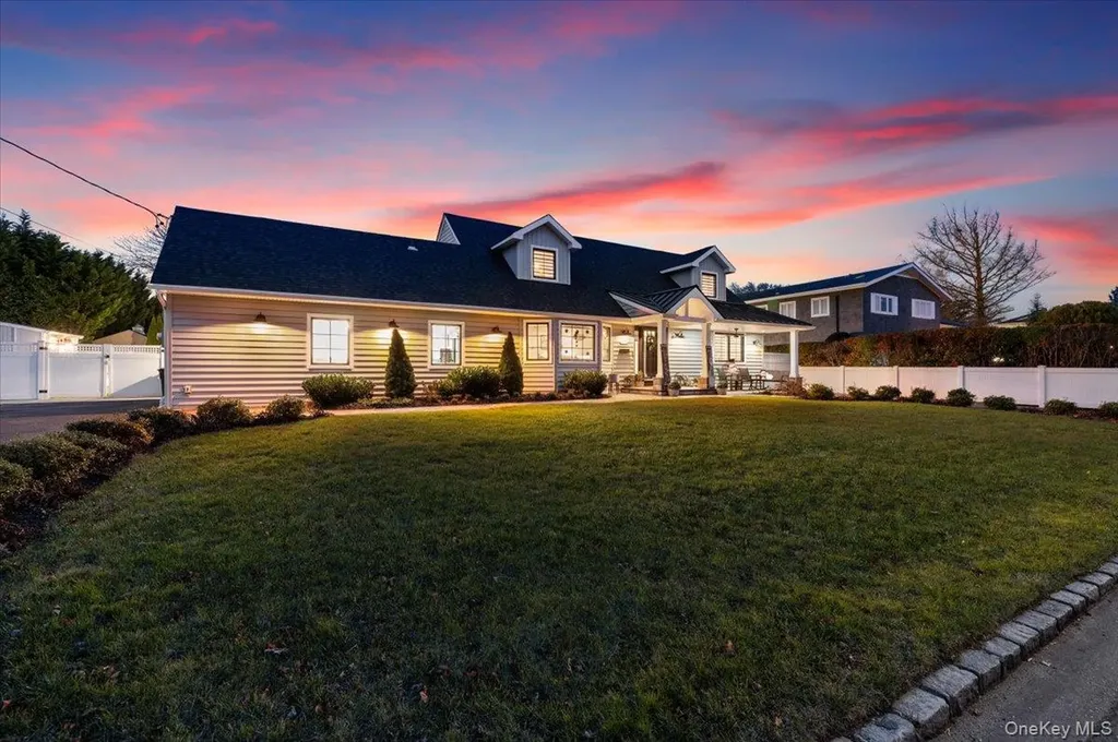 320 Clearview Lane Massapequa NY 11758