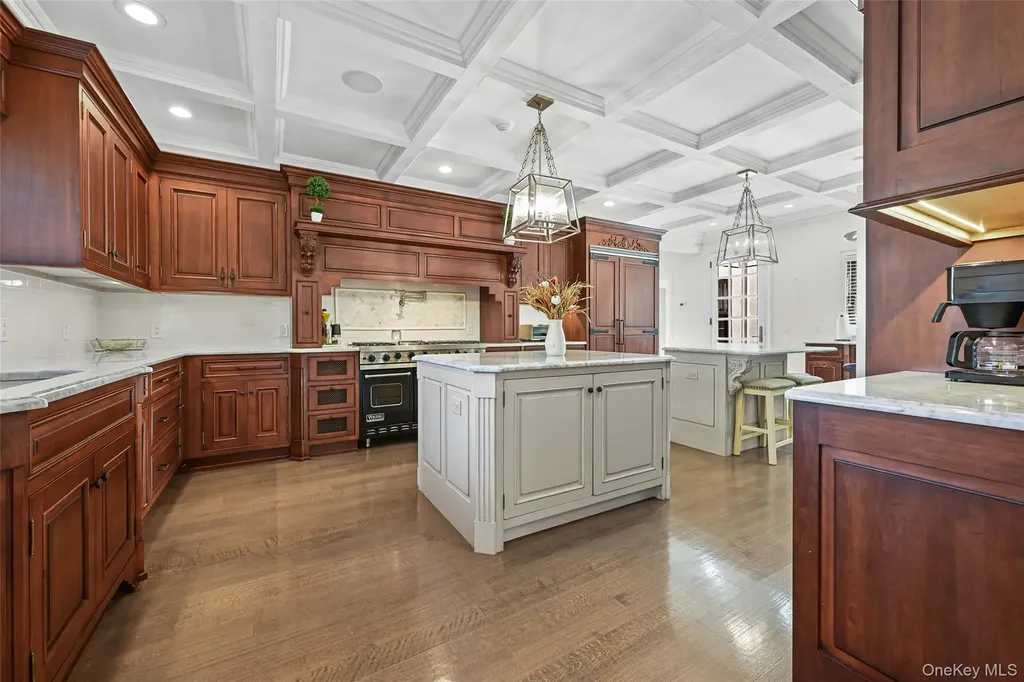 15 High Ridge Lane Locust Valley NY 11771