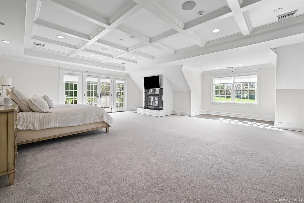 15 High Ridge Lane Locust Valley NY 11771