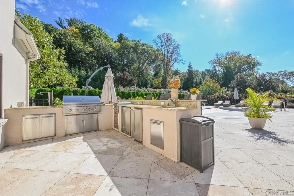 15 High Ridge Lane Locust Valley NY 11771