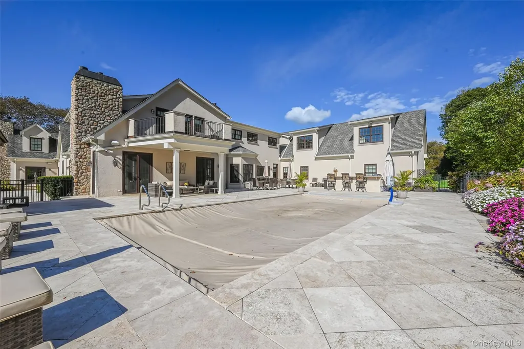 15 High Ridge Lane Locust Valley NY 11771