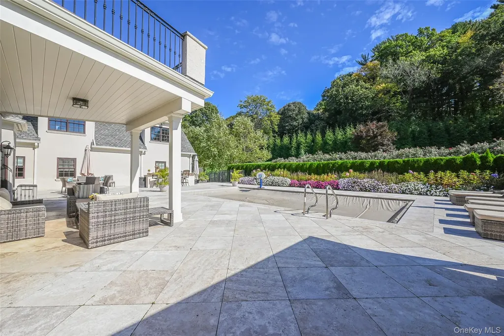 15 High Ridge Lane Locust Valley NY 11771