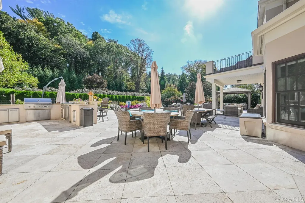 15 High Ridge Lane Locust Valley NY 11771