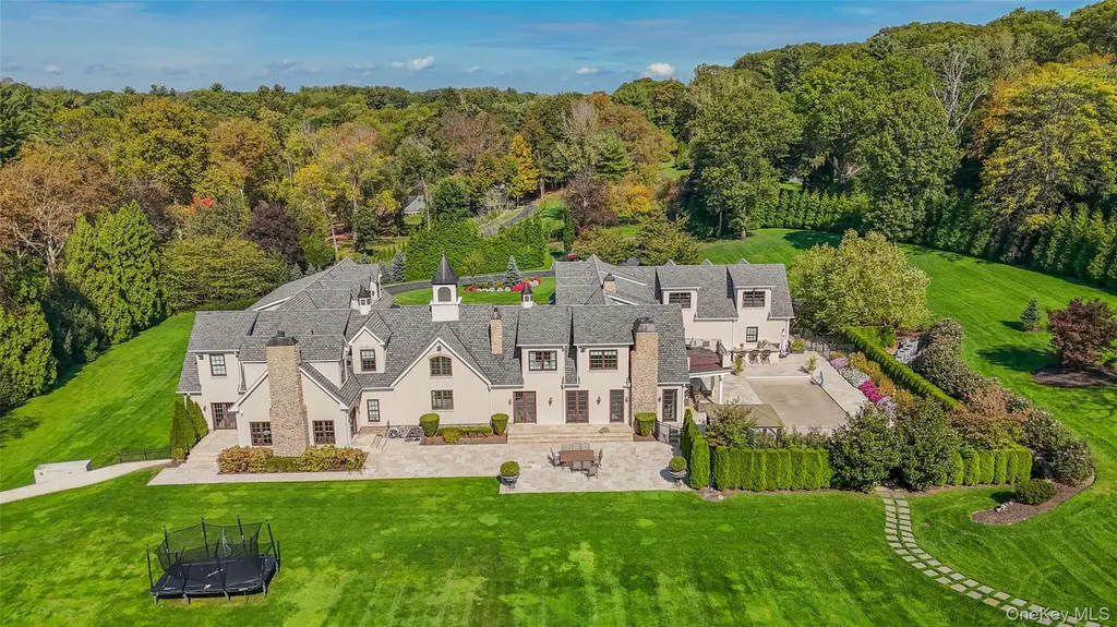 15 High Ridge Lane Locust Valley NY 11771