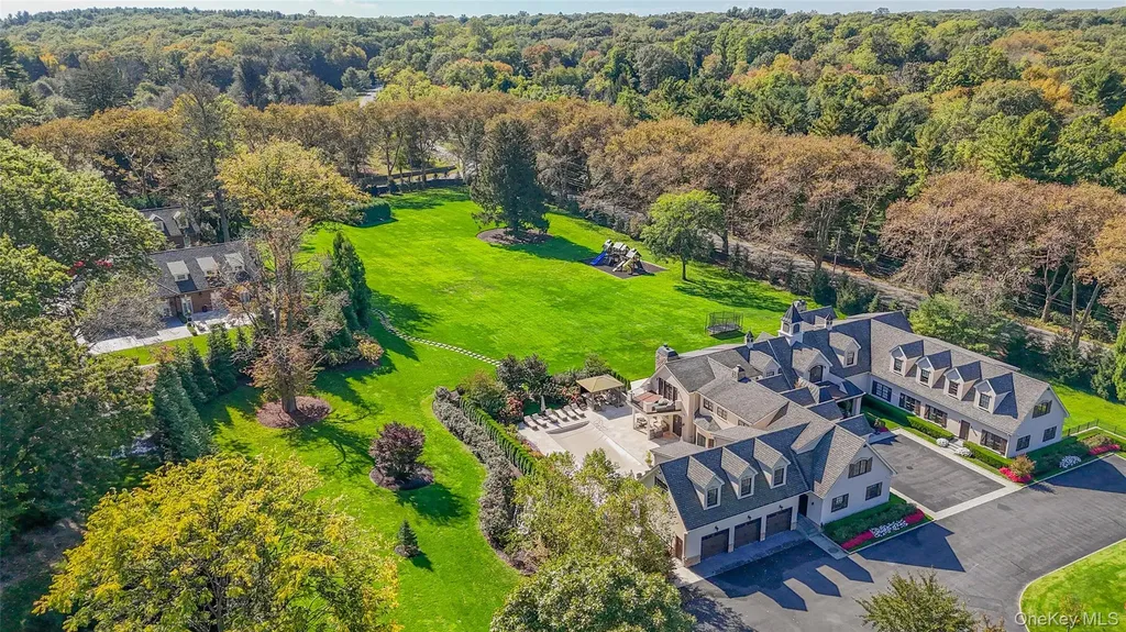 15 High Ridge Lane Locust Valley NY 11771