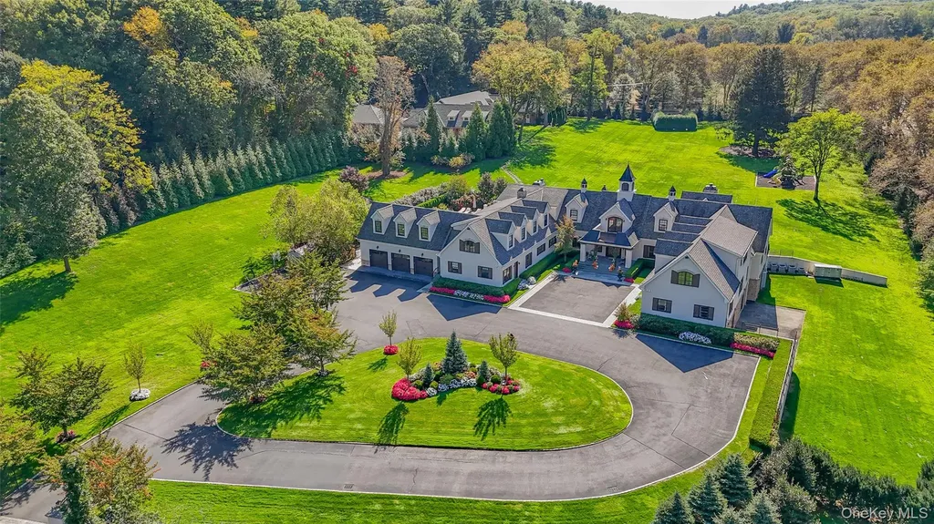 15 High Ridge Lane Locust Valley NY 11771