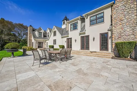 15 High Ridge Lane Locust Valley NY 11771