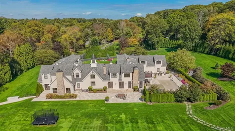 15 High Ridge Lane Locust Valley NY 11771