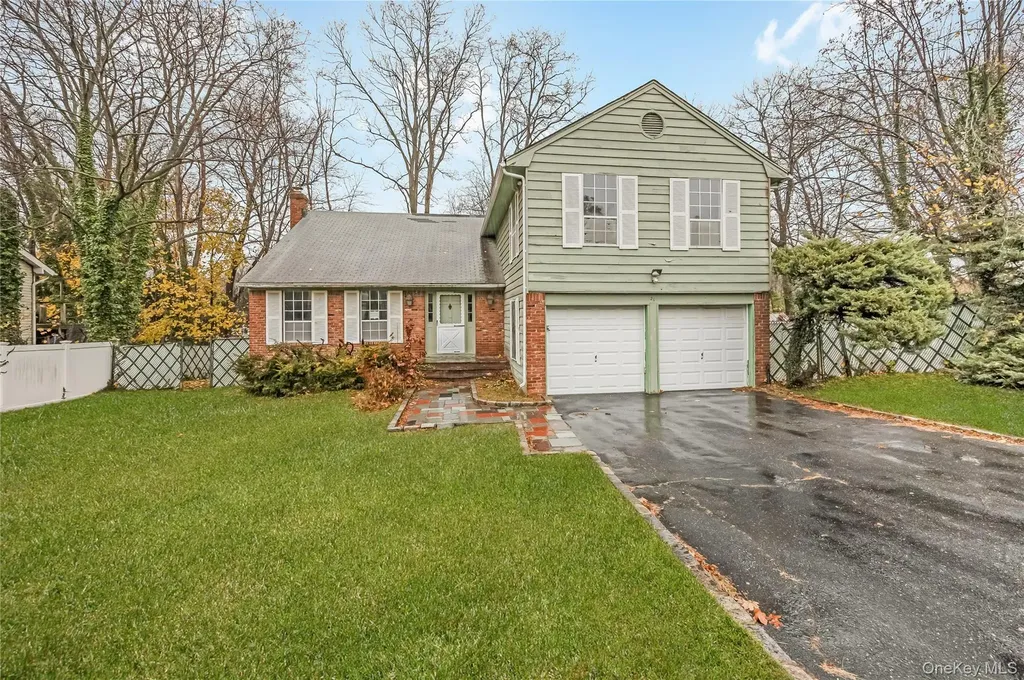 21 Hitching Post Lane Glen Cove NY 11542