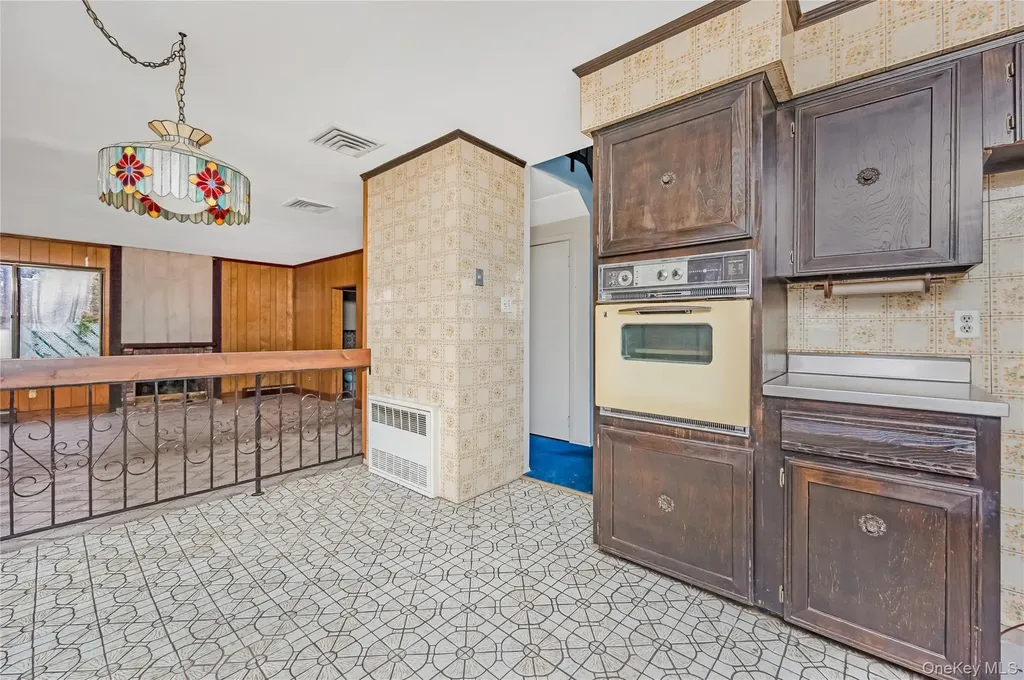 21 Hitching Post Lane Glen Cove NY 11542