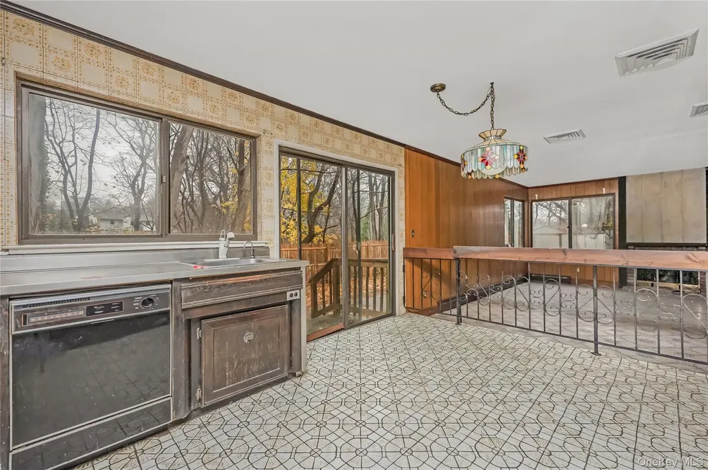 21 Hitching Post Lane Glen Cove NY 11542