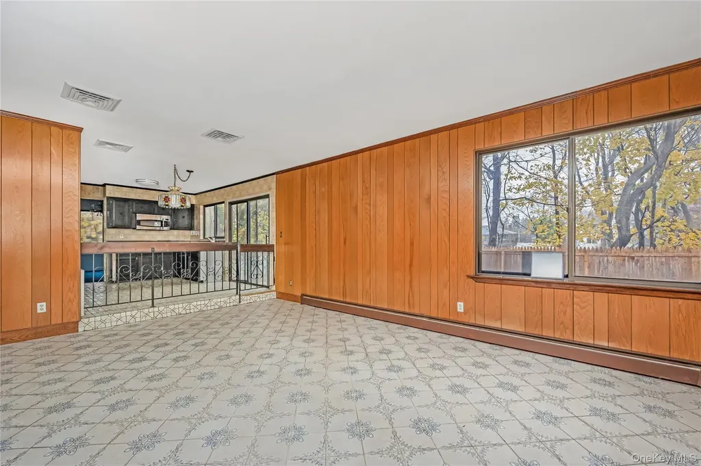 21 Hitching Post Lane Glen Cove NY 11542