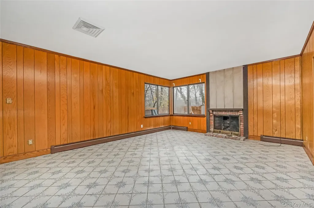 21 Hitching Post Lane Glen Cove NY 11542