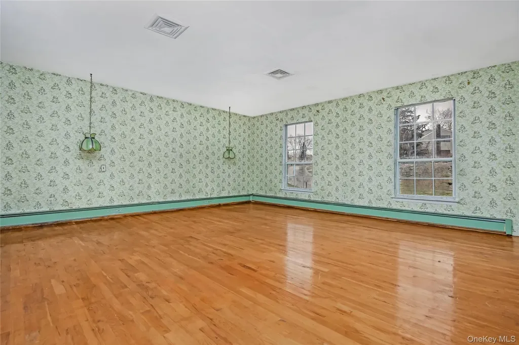 21 Hitching Post Lane Glen Cove NY 11542