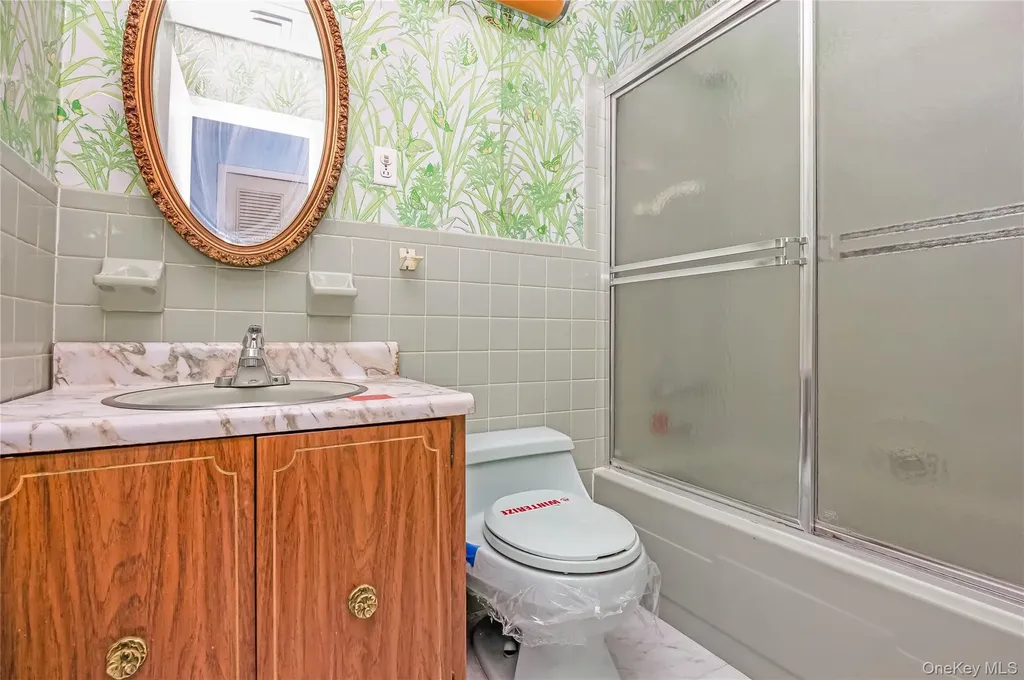 21 Hitching Post Lane Glen Cove NY 11542
