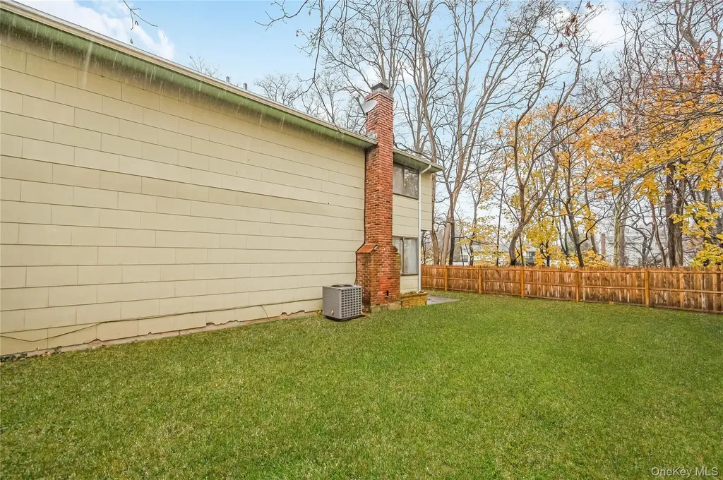 21 Hitching Post Lane Glen Cove NY 11542