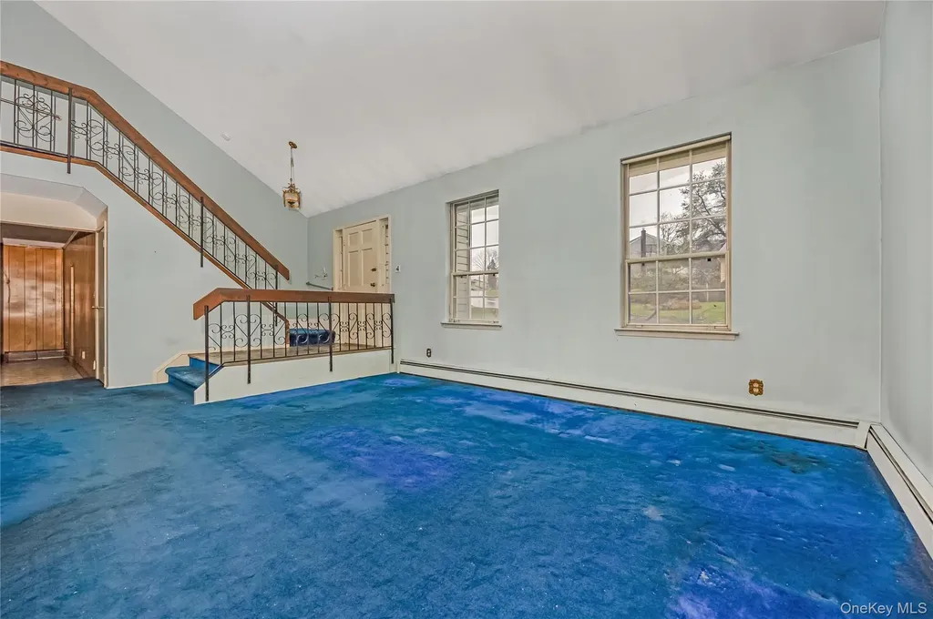 21 Hitching Post Lane Glen Cove NY 11542