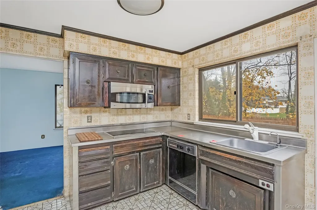 21 Hitching Post Lane Glen Cove NY 11542
