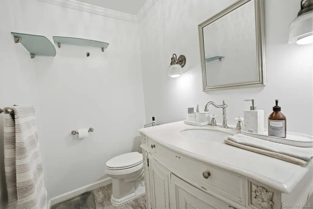 25 Chapel Place Great Neck NY 11021