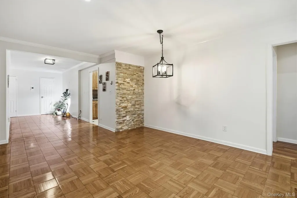 25 Chapel Place Great Neck NY 11021