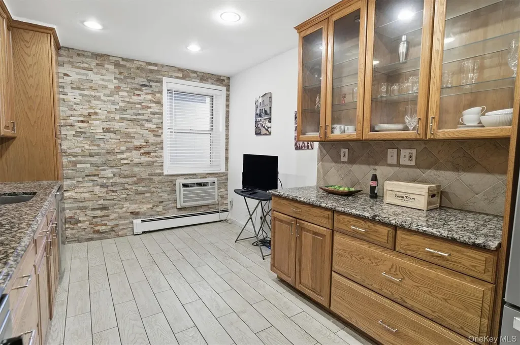 25 Chapel Place Great Neck NY 11021
