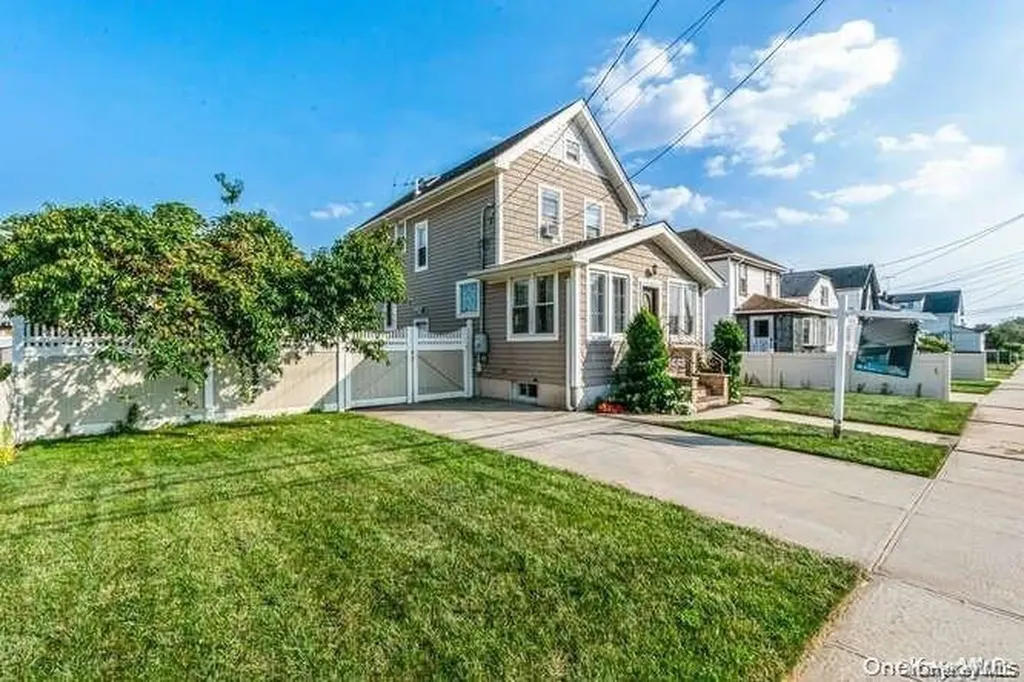 91 Rockmart Avenue Elmont NY 11003