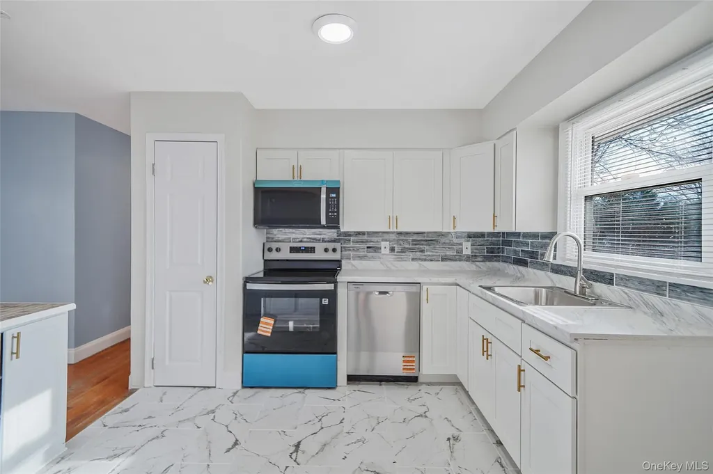 182 New York Avenue Bay Shore NY 11706