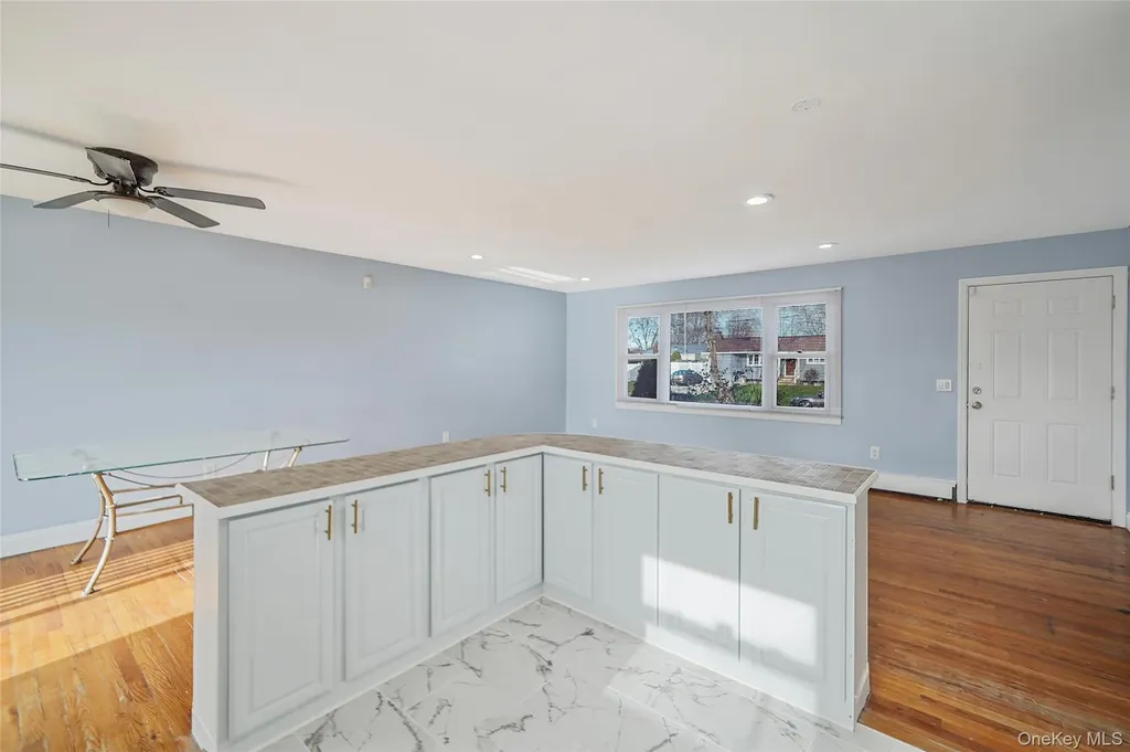 182 New York Avenue Bay Shore NY 11706
