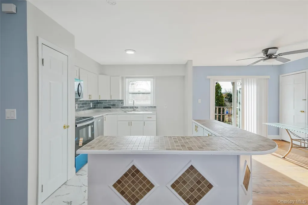 182 New York Avenue Bay Shore NY 11706