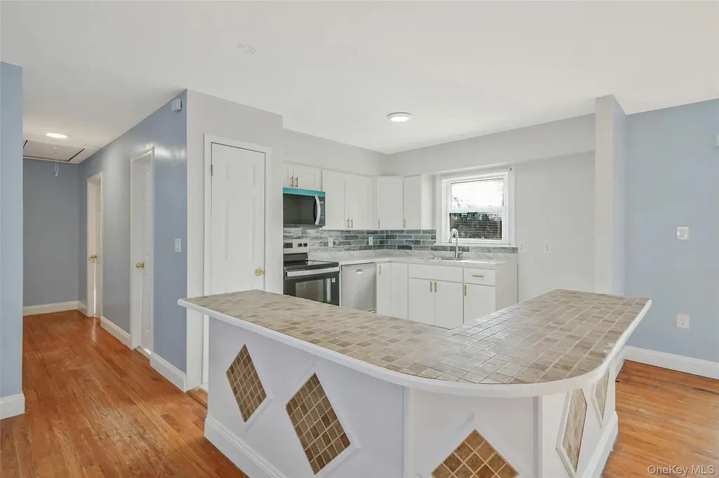 182 New York Avenue Bay Shore NY 11706