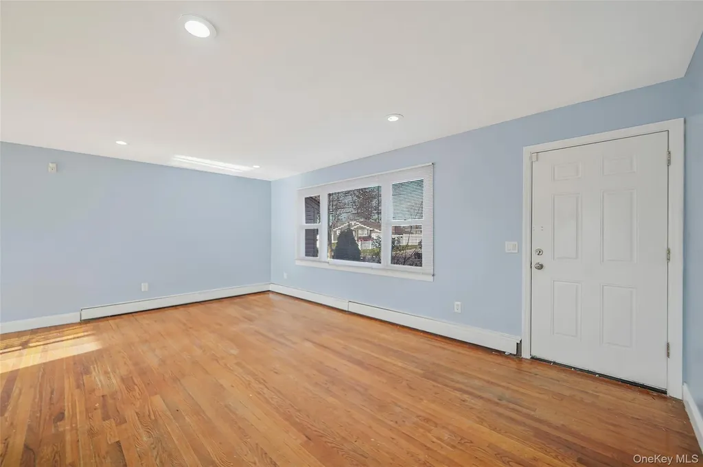 182 New York Avenue Bay Shore NY 11706