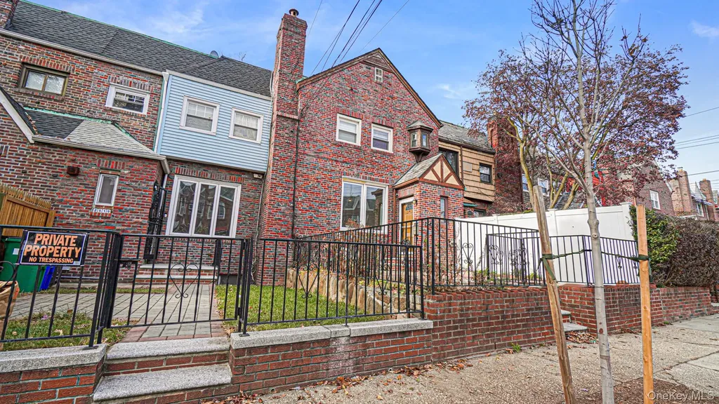 2521 Yates Avenue Bronx NY 10469