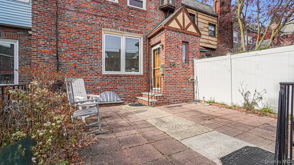 2521 Yates Avenue Bronx NY 10469