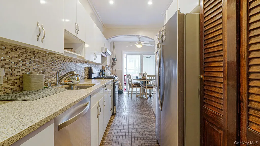2521 Yates Avenue Bronx NY 10469