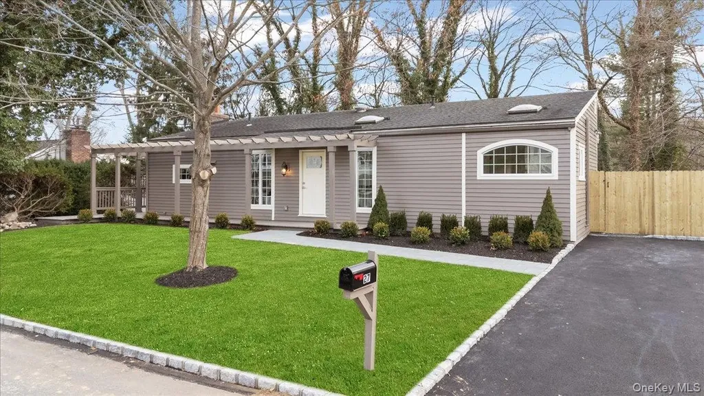 27 Valley Avenue Locust Valley NY 11560