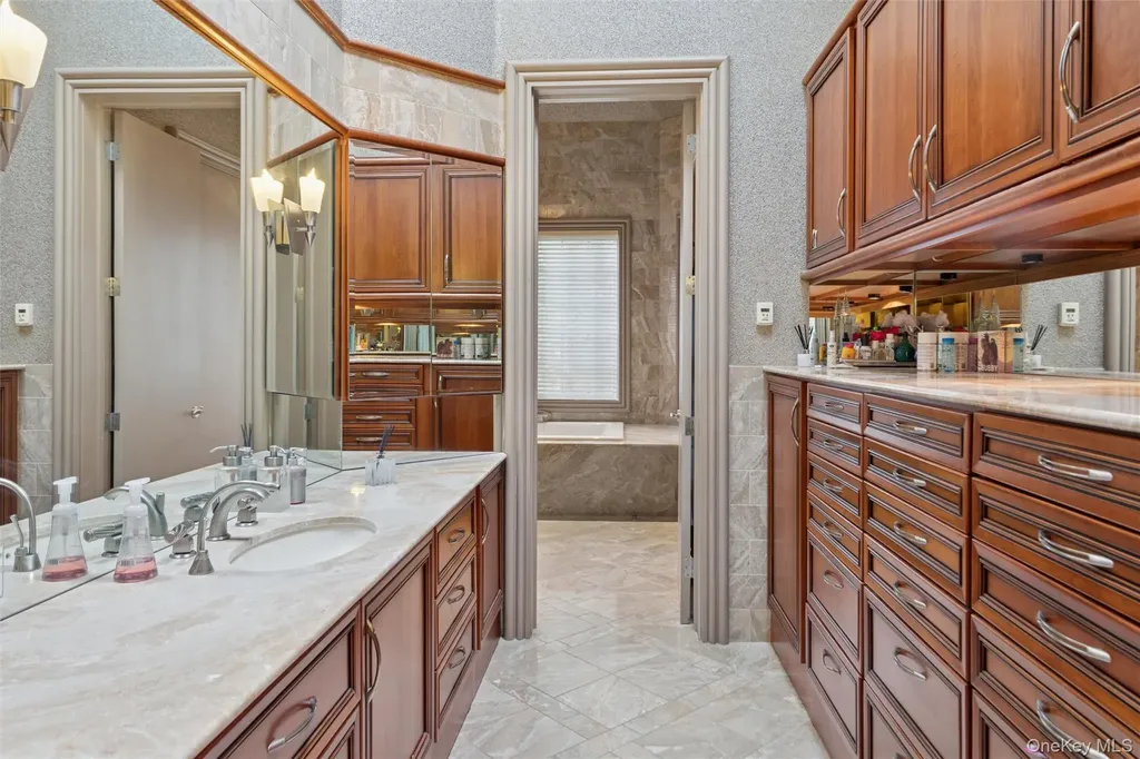 22 Willow Road Woodsburgh NY 11598