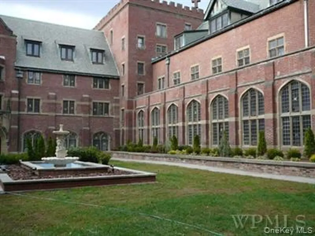 207 Chateau Rive Peekskill NY 10566