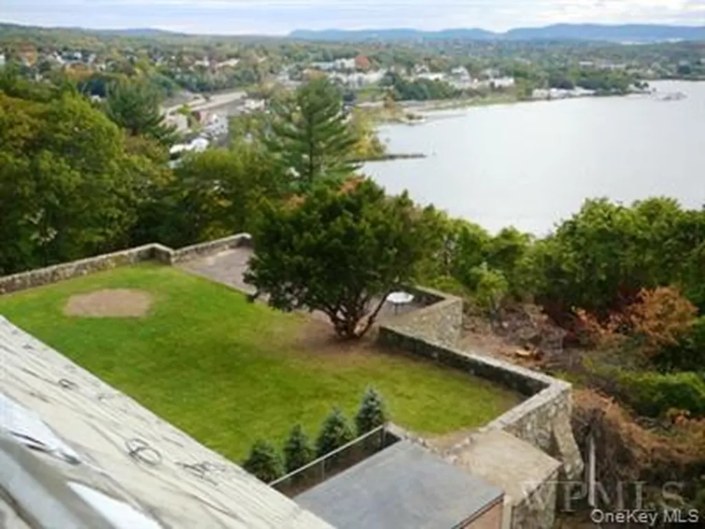 207 Chateau Rive Peekskill NY 10566
