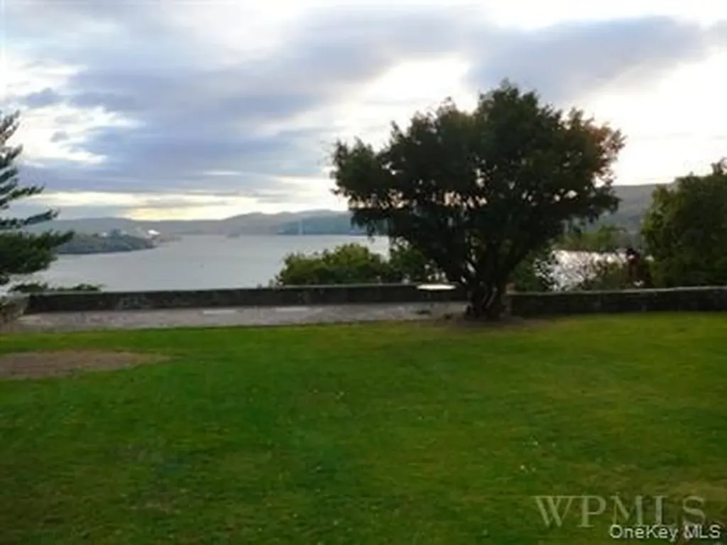 207 Chateau Rive Peekskill NY 10566
