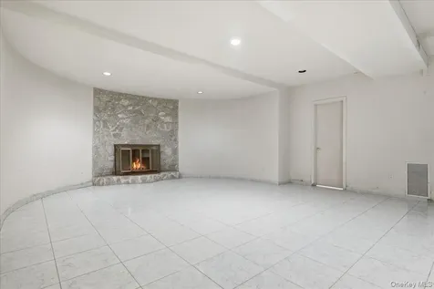 1 Private Lane Old Brookville NY 11545