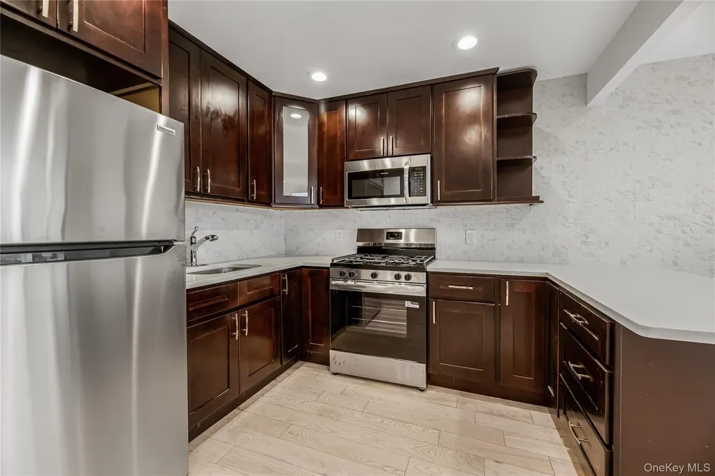 3067 Williamsbridge Road Bronx NY 10467