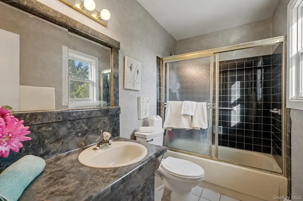 111 Shinbone Lane Commack NY 11725
