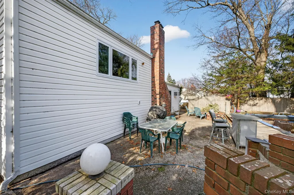 111 Shinbone Lane Commack NY 11725