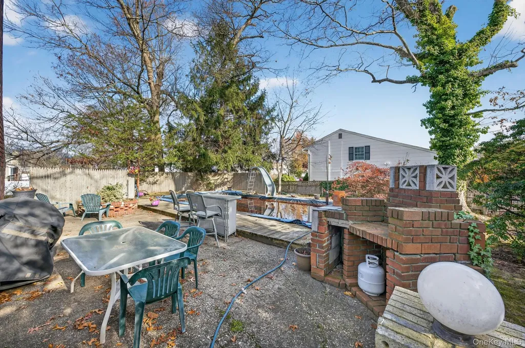 111 Shinbone Lane Commack NY 11725