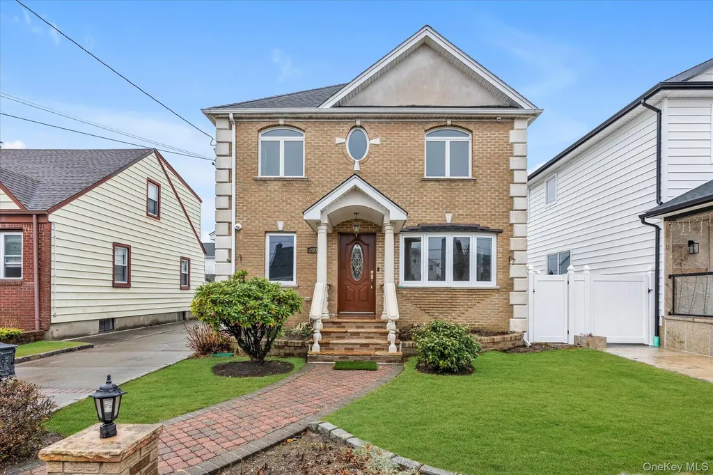 203 Pershing Parkway Mineola NY 11501