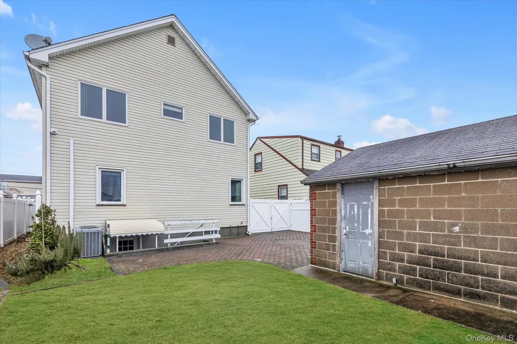 203 Pershing Parkway Mineola NY 11501